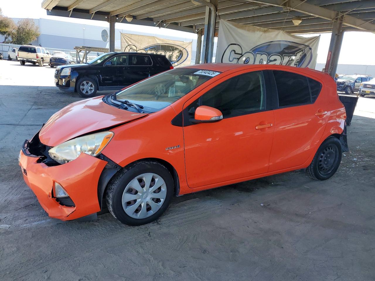 2013 TOYOTA PRIUS — Front 3/4