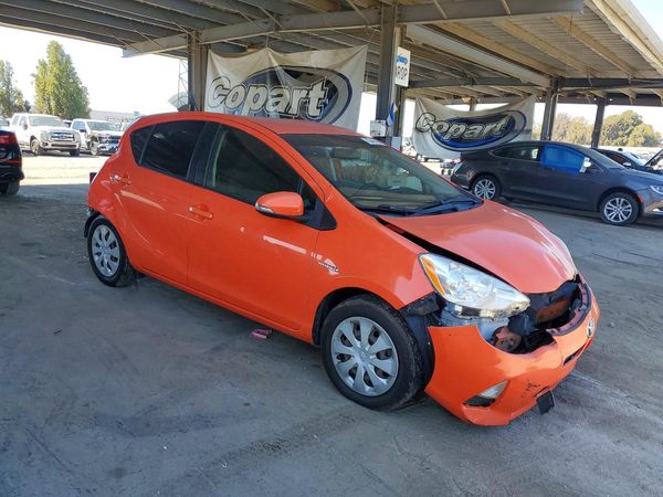 2013 TOYOTA PRIUS — Passenger 3/4