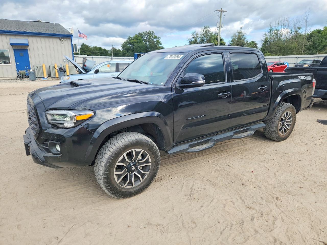 2022 TOYOTA TACOMA SR5 — Front 3/4