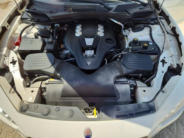 2017 MASERATI GHIBLI — Engine bay