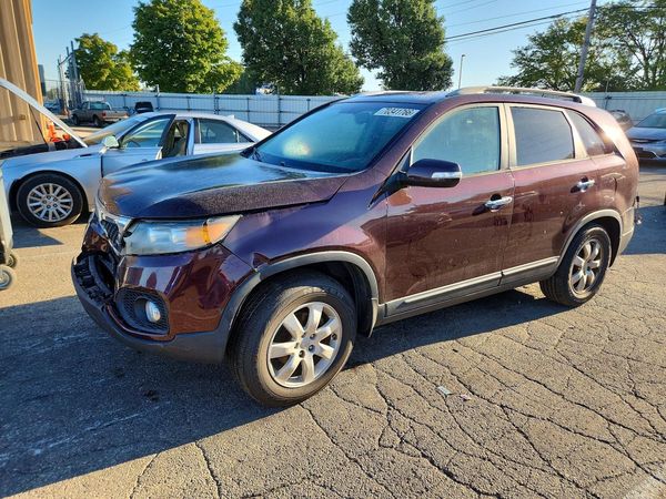 2013 KIA SORENTO Base / LX — Front 3/4