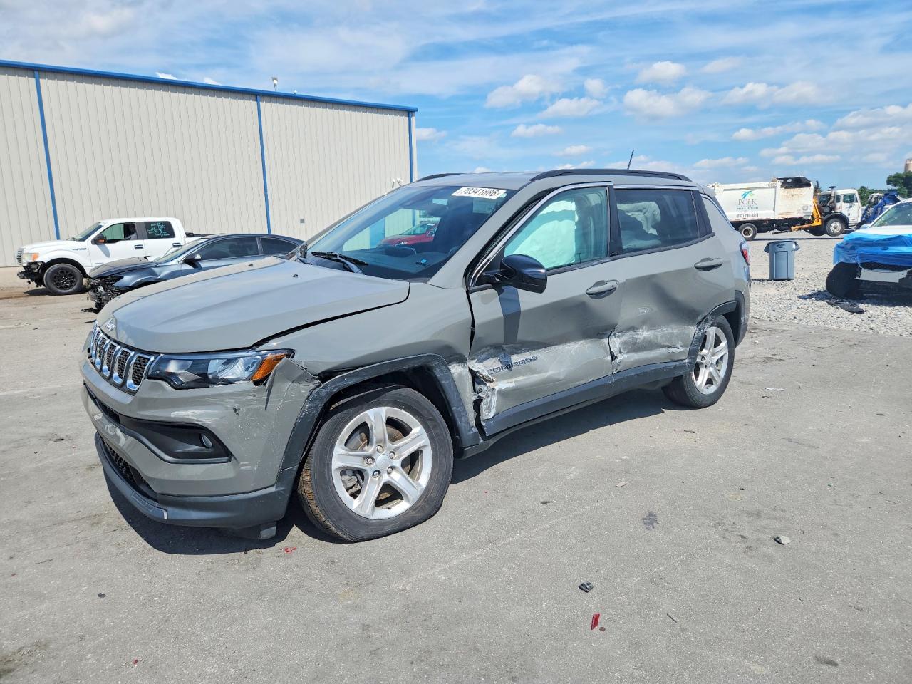2023 JEEP COMPASS North, Latitude — Front 3/4