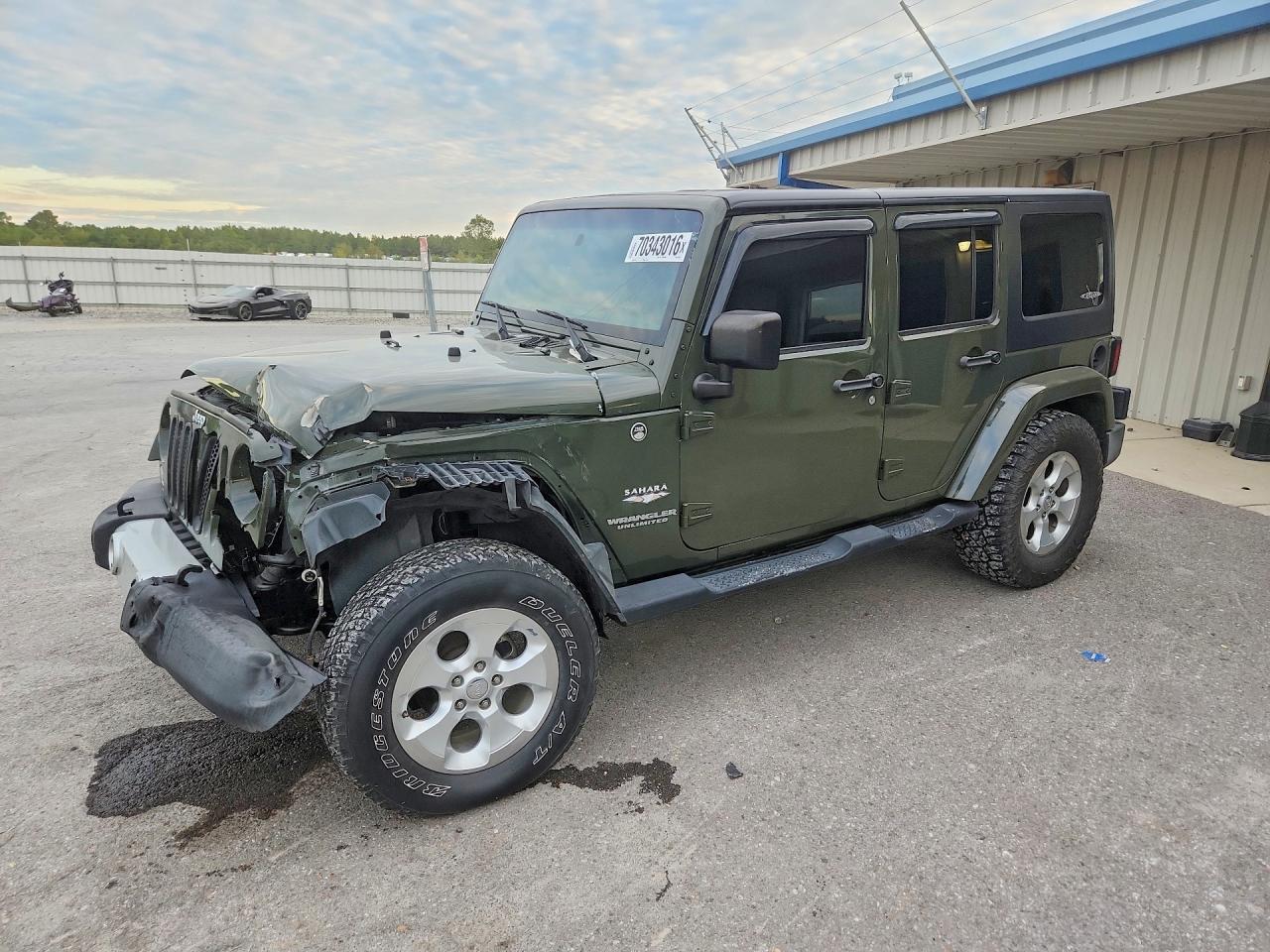 2015 JEEP WRANGLER Sahara — Front 3/4