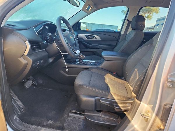 2021 CHEVROLET TRAVERSE LS — DENT