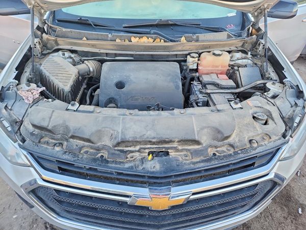 2021 CHEVROLET TRAVERSE LS — Engine bay