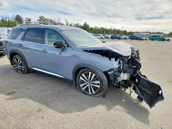 2025 NISSAN PATHFINDER Platinum — Passenger 3/4
