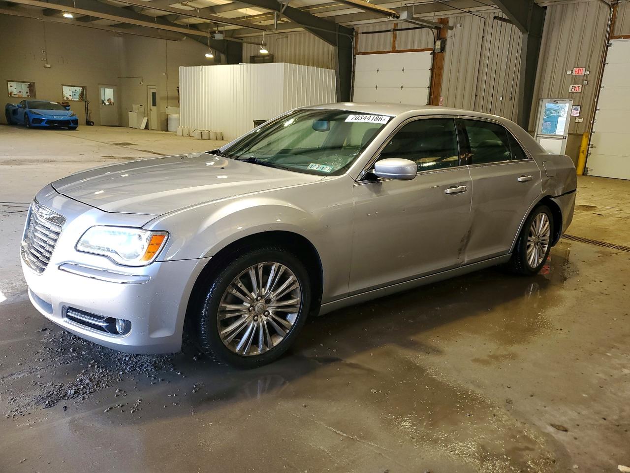 2014 CHRYSLER 300 — Front 3/4