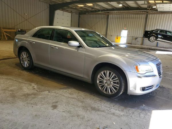 2014 CHRYSLER 300 — Passenger 3/4