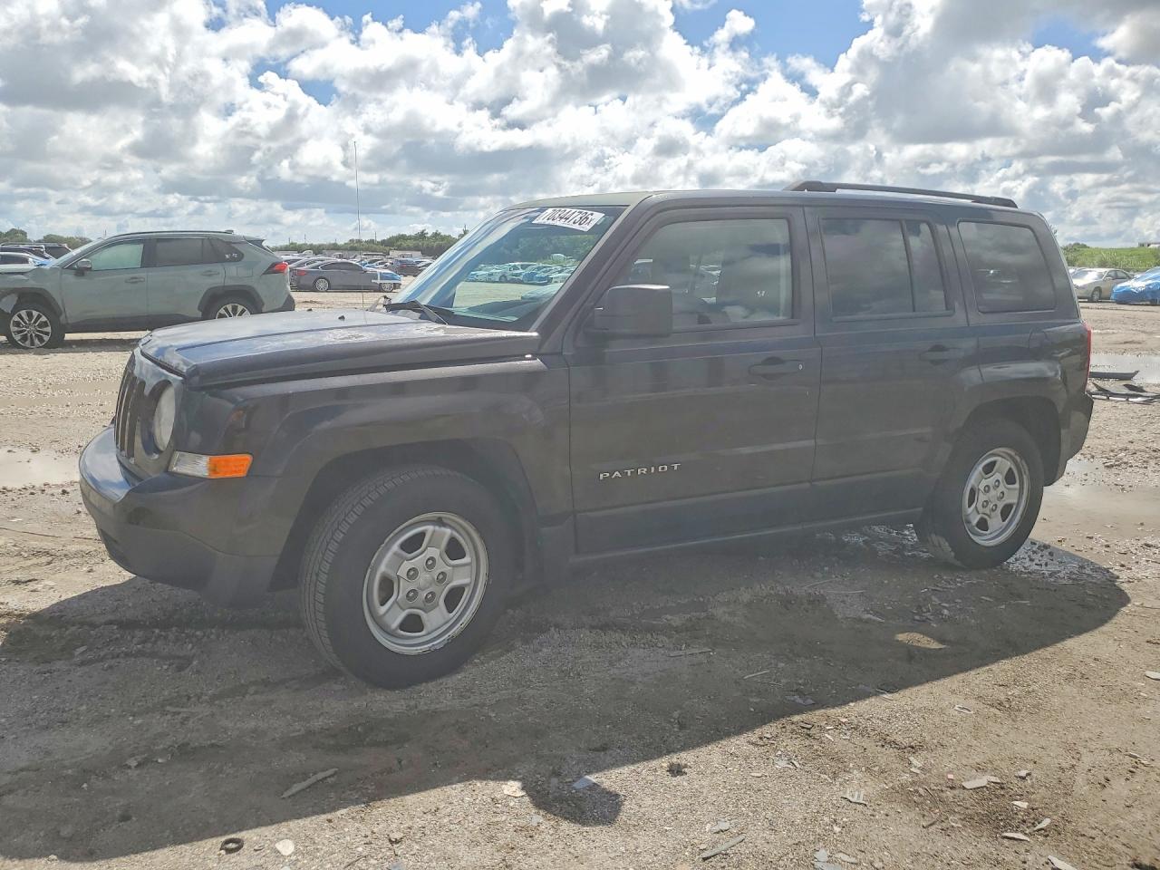 2014 JEEP PATRIOT Sport — Front 3/4