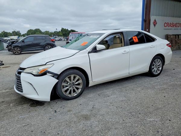 2016 TOYOTA CAMRY — Front 3/4