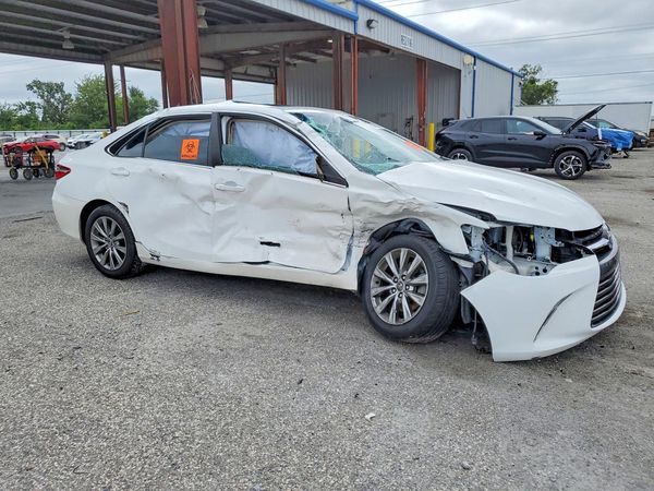 2016 TOYOTA CAMRY — Passenger 3/4