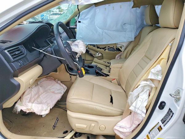2016 TOYOTA CAMRY — DENT