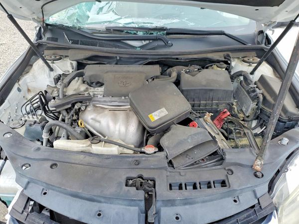 2016 TOYOTA CAMRY — Engine bay