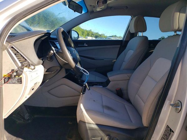 2017 HYUNDAI TUCSON — DENT