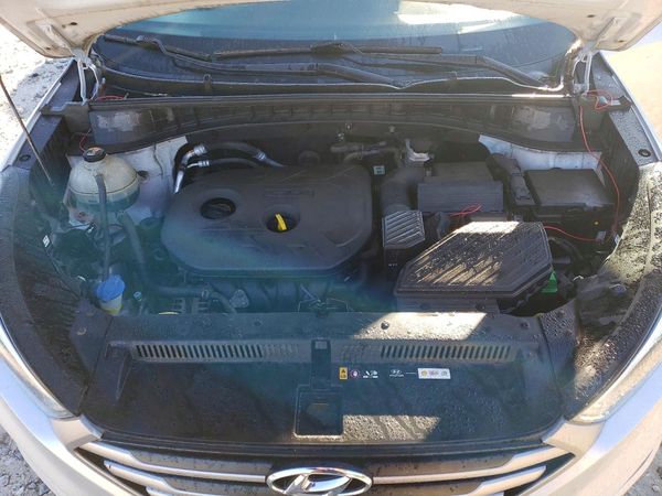 2017 HYUNDAI TUCSON — Engine bay