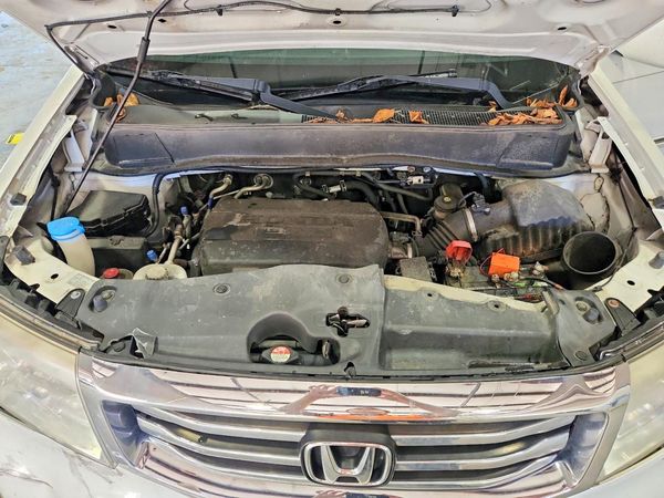 2015 HONDA PILOT TOURING — Engine bay
