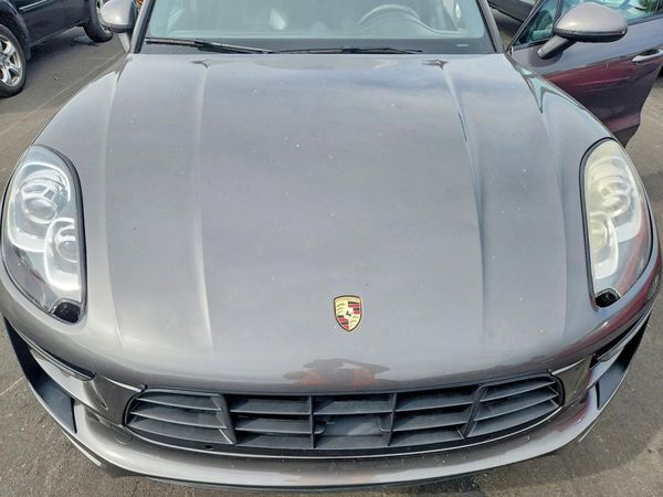 2016 PORSCHE MACAN — Engine bay