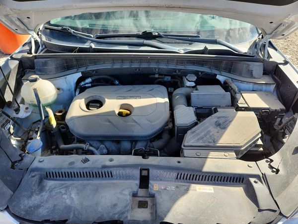 2019 HYUNDAI TUCSON SE — Engine bay