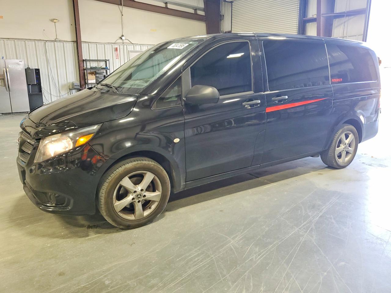 2018 MERCEDES-BENZ METRIS — Front 3/4