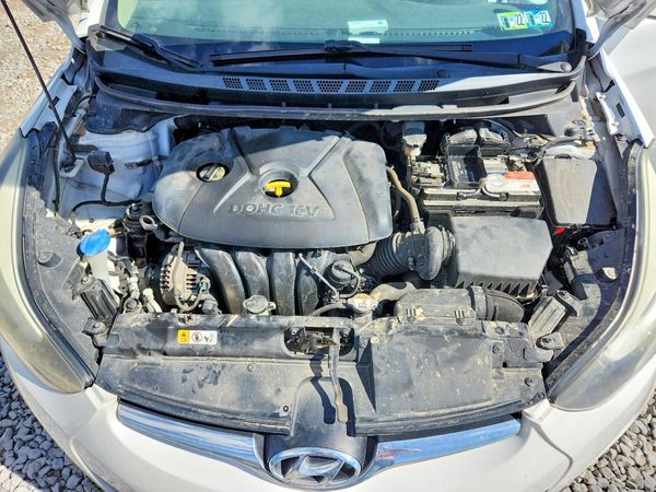 2016 HYUNDAI ELANTRA — Engine bay