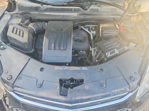 2016 CHEVROLET EQUINOX LT — Engine bay