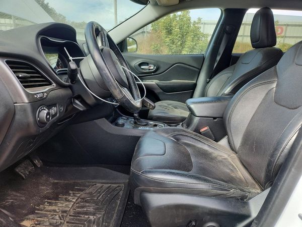 2020 JEEP CHEROKEE Limited — DENT