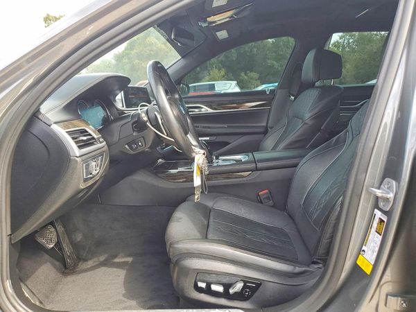 2018 BMW 750 — DENT