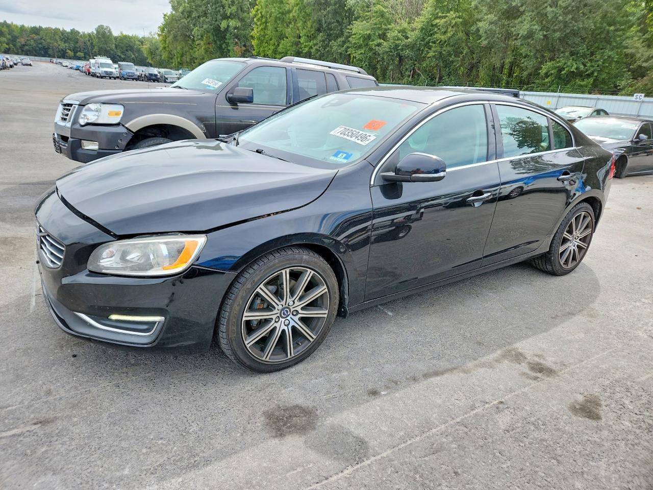 2016 VOLVO S60 SV33 Premier — Front 3/4