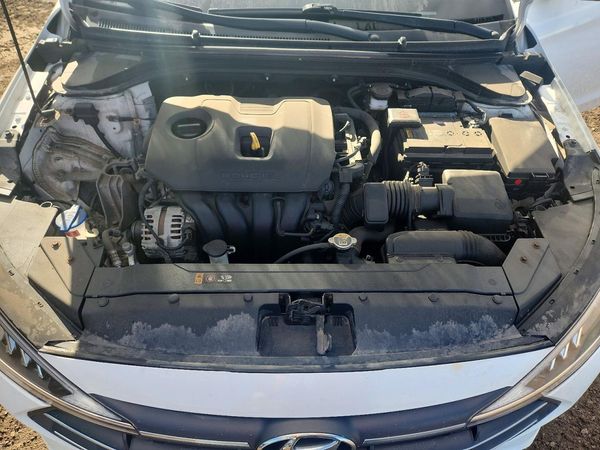 2020 HYUNDAI ELANTRA — Engine bay