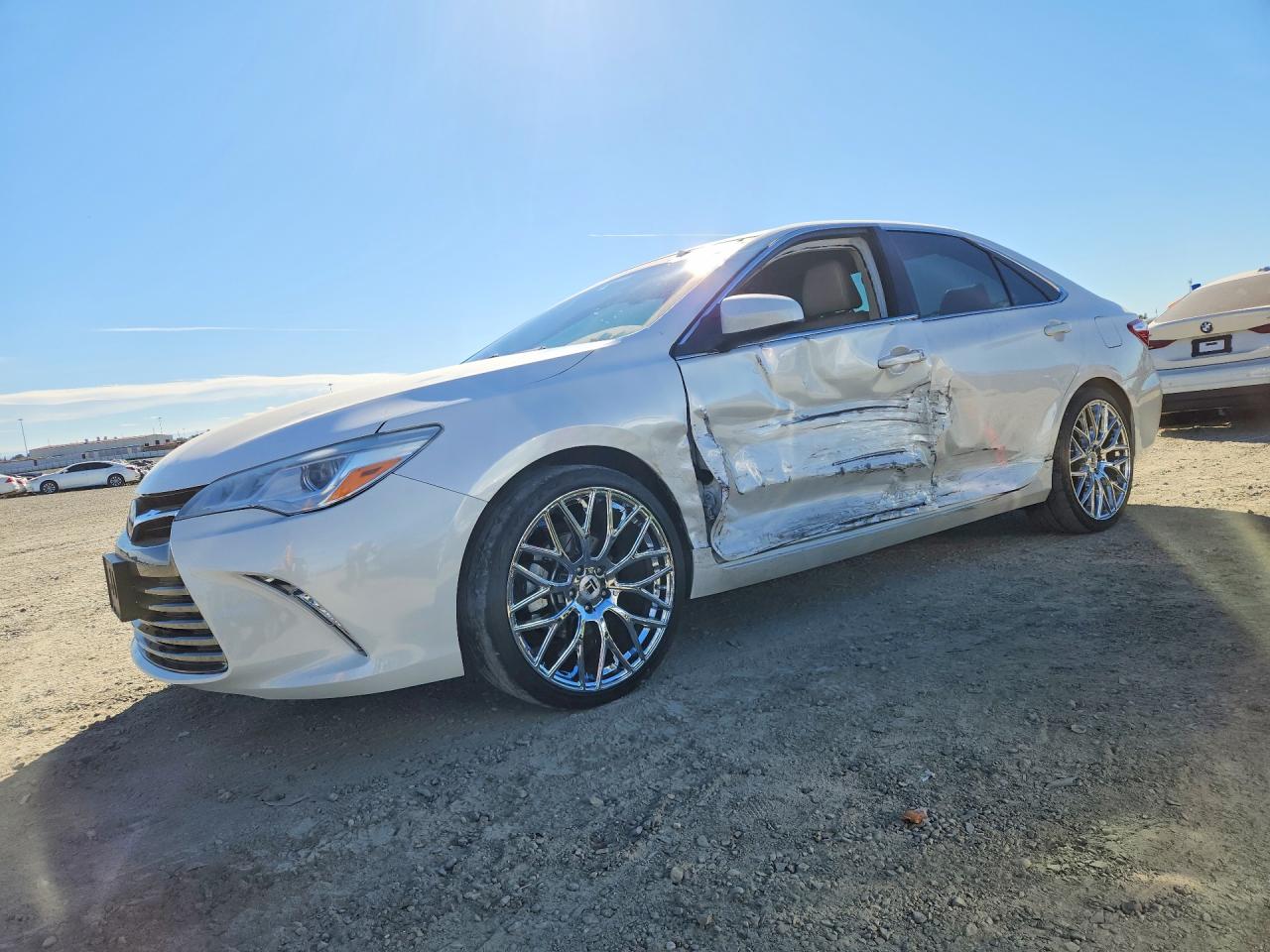 2015 TOYOTA CAMRY — Front 3/4