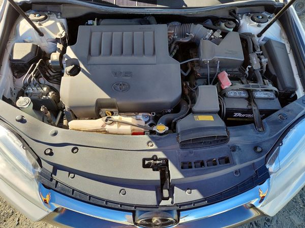 2015 TOYOTA CAMRY — Engine bay