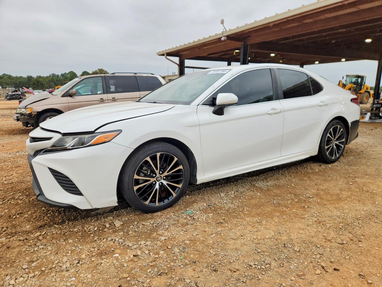 2018 TOYOTA CAMRY L/LE/SE/XLE — Front 3/4