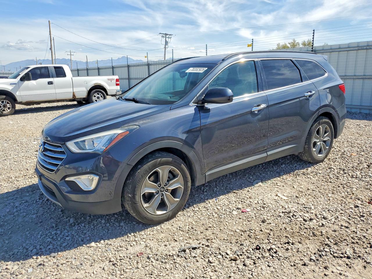 2015 HYUNDAI SANTA FE GL — Front 3/4