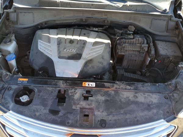2015 HYUNDAI SANTA FE GL — Engine bay