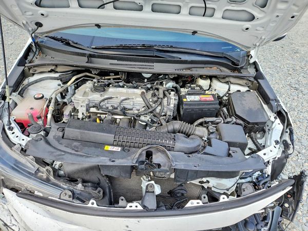2022 TOYOTA COROLLA LE — Engine bay