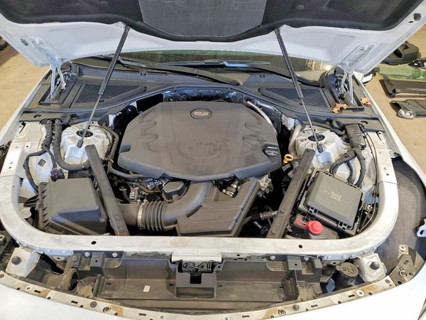 2020 CADILLAC CT6 — Engine bay