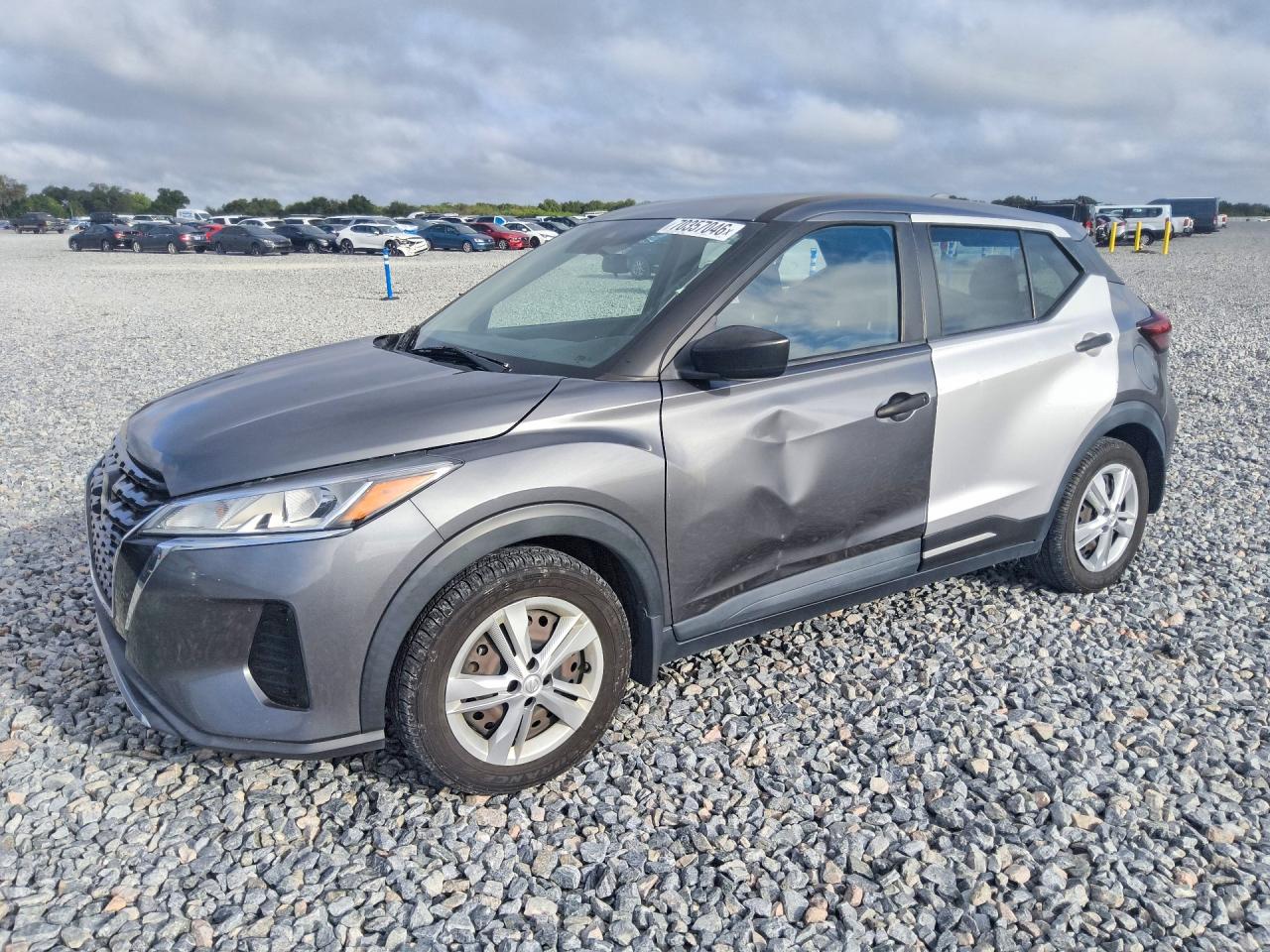 2022 NISSAN KICKS S — Front 3/4
