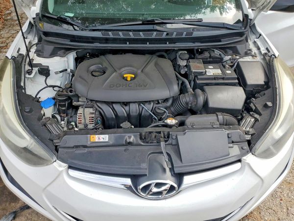 2015 HYUNDAI ELANTRA GLS(Middle) — Engine bay