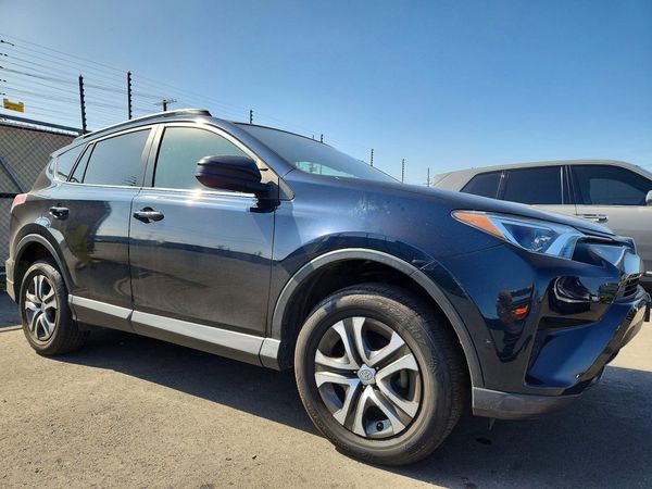 2018 TOYOTA RAV4 LE — Passenger 3/4