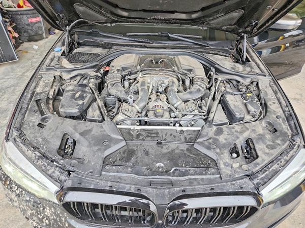 2018 BMW M550XI xDrive — Engine bay