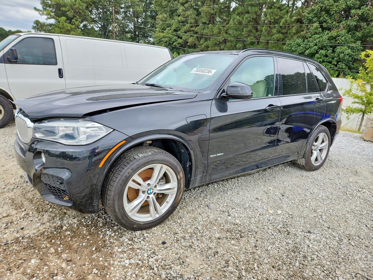 2016 BMW X5 xDrive40e — Front 3/4