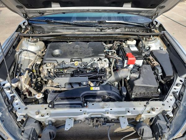 2022 TOYOTA CAMRY SE — Engine bay