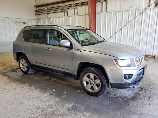 2016 JEEP COMPASS Latitude — Passenger 3/4