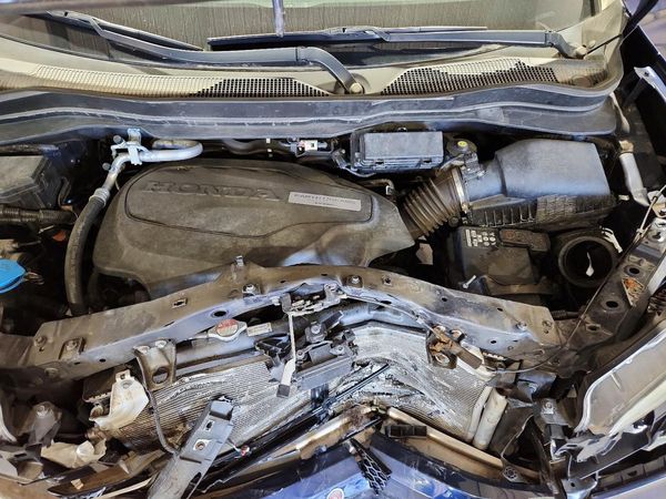 2016 HONDA PILOT TOURING — Engine bay