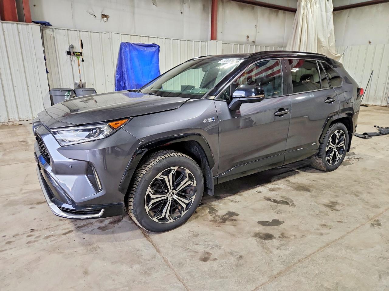 2021 TOYOTA RAV4 LE — Front 3/4