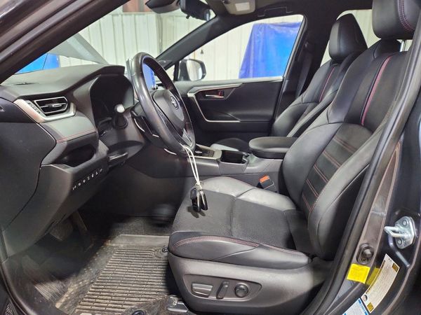 2021 TOYOTA RAV4 LE — DENT