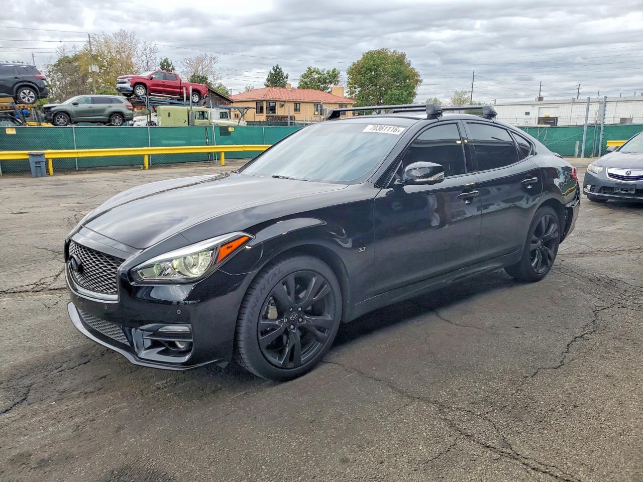 2016 INFINITI Q70 — Front 3/4