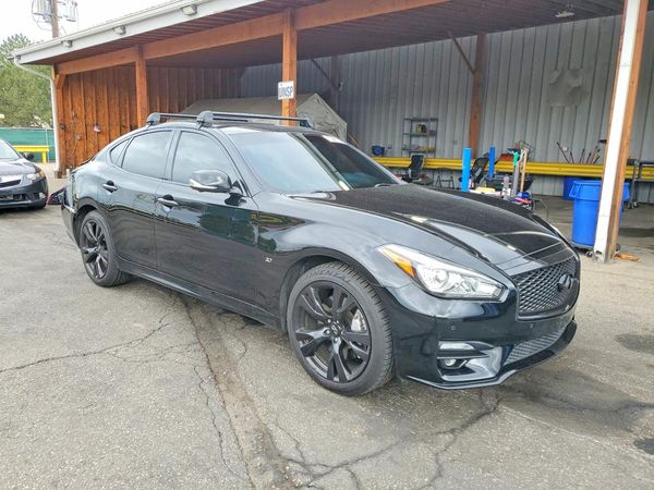 2016 INFINITI Q70 — Passenger 3/4