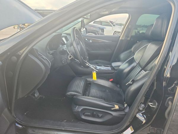 2015 INFINITI Q50 — DENT