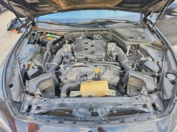 2015 INFINITI Q50 — Engine bay